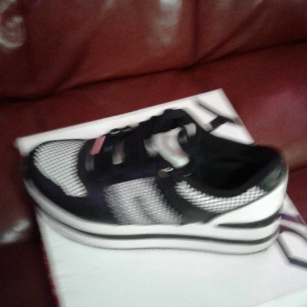 Platform Sneaker - Picture 5 of 6